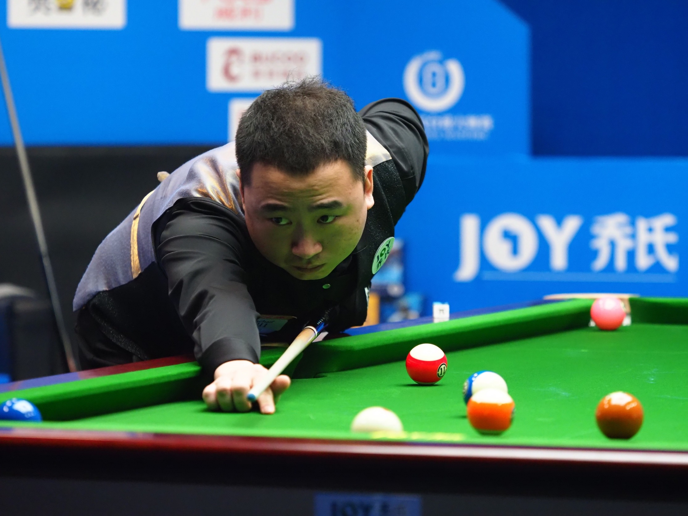 还是年轻球 还是年轻球