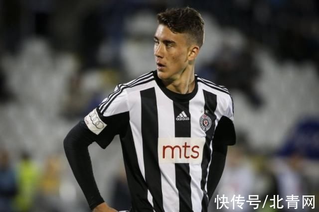 与其说她是 与其说她是